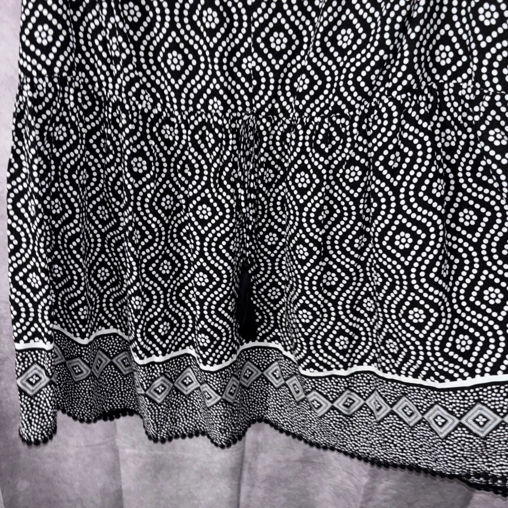 NWT Torrid Size 5 Border Black White Challis Ruffle Geometric Babydoll Tank - Picture 6 of 9